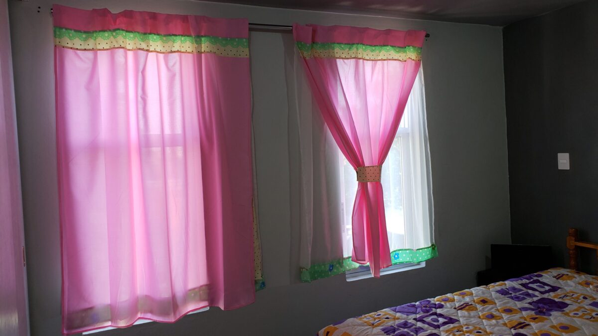 cortinas rosa claro