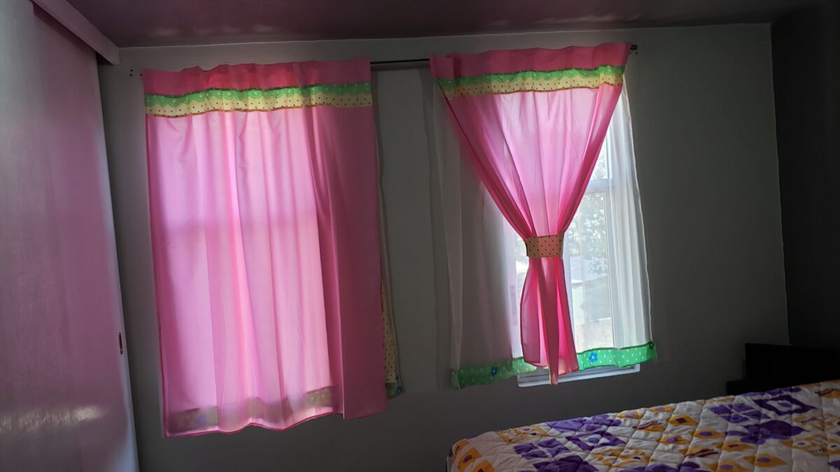 cortinas rosa claro