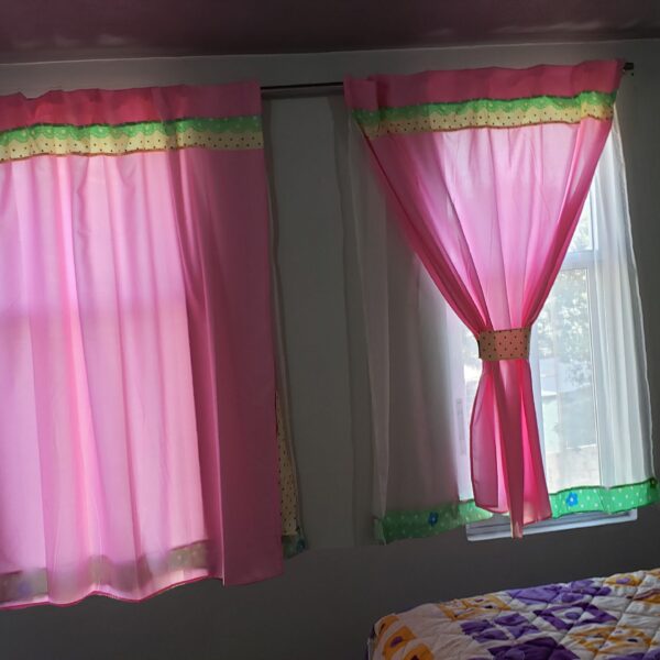 cortinas rosa claro